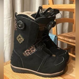 SNOWBOARD BOOTS SIZE5